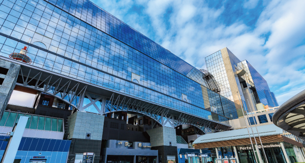 京都駅ビル（現地より約1,820m）