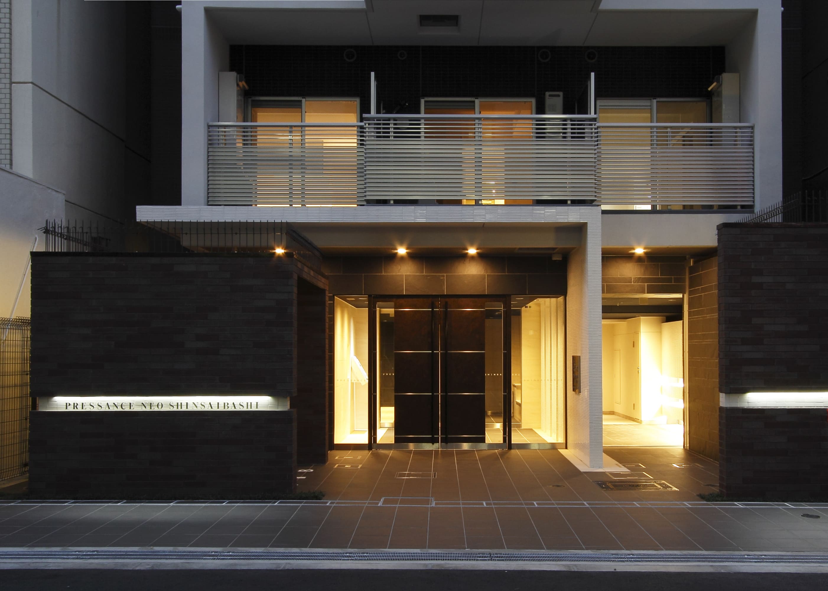 プレサンスNEO心斎橋の外観