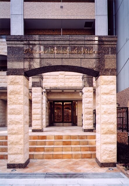 プレサンス心斎橋モデルノの外観