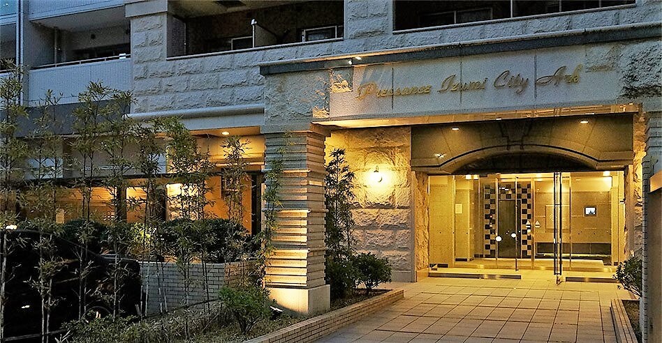 プレサンス泉シティアークの外観