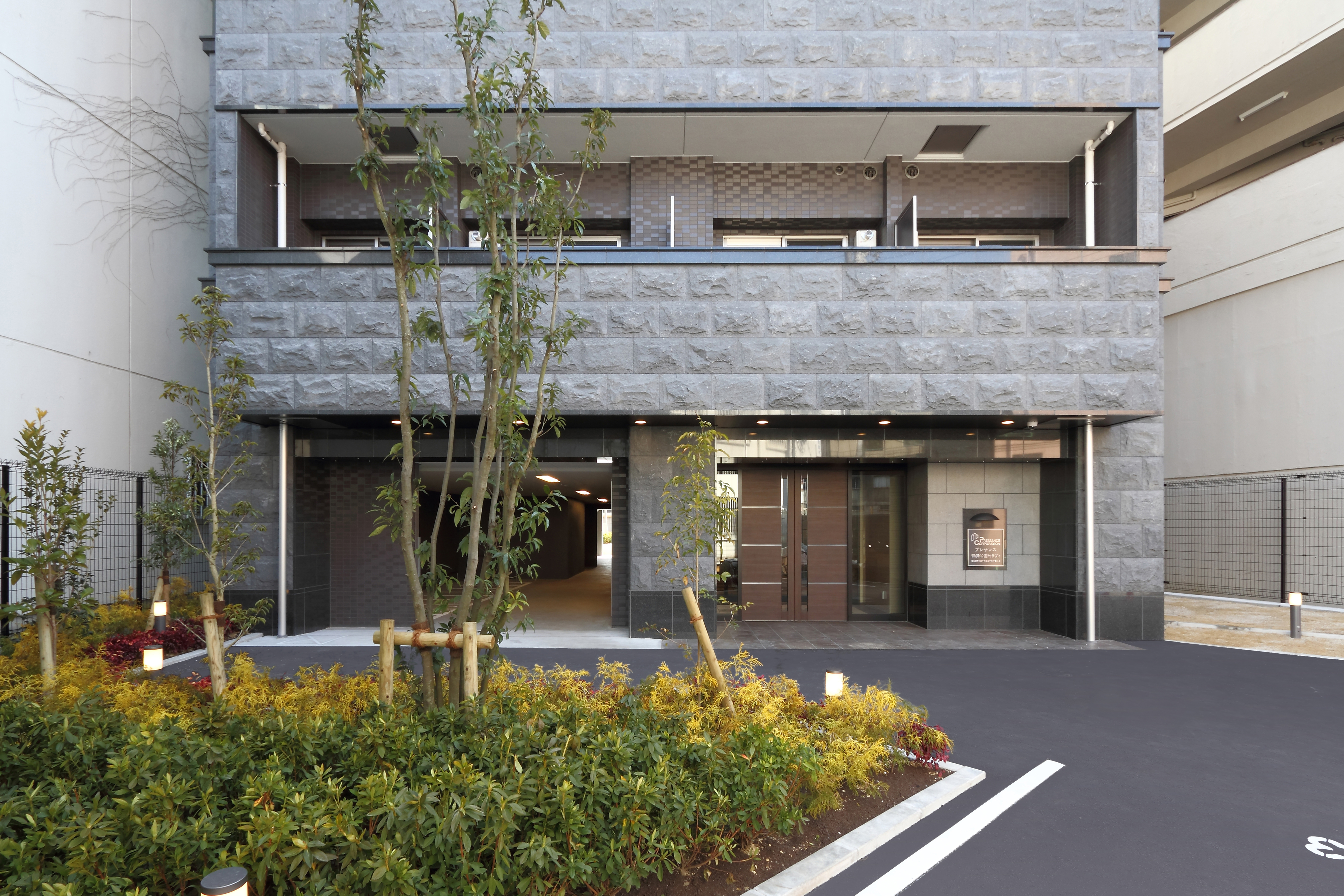 プレサンス鶴舞公園セラヴィの外観