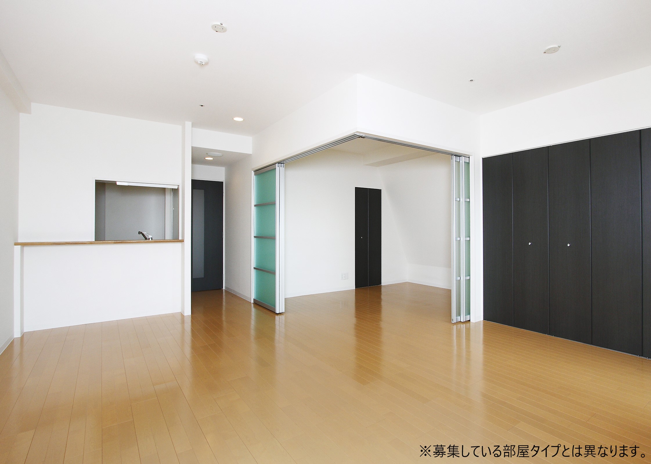 プレサンスNEO京都烏丸の建物内