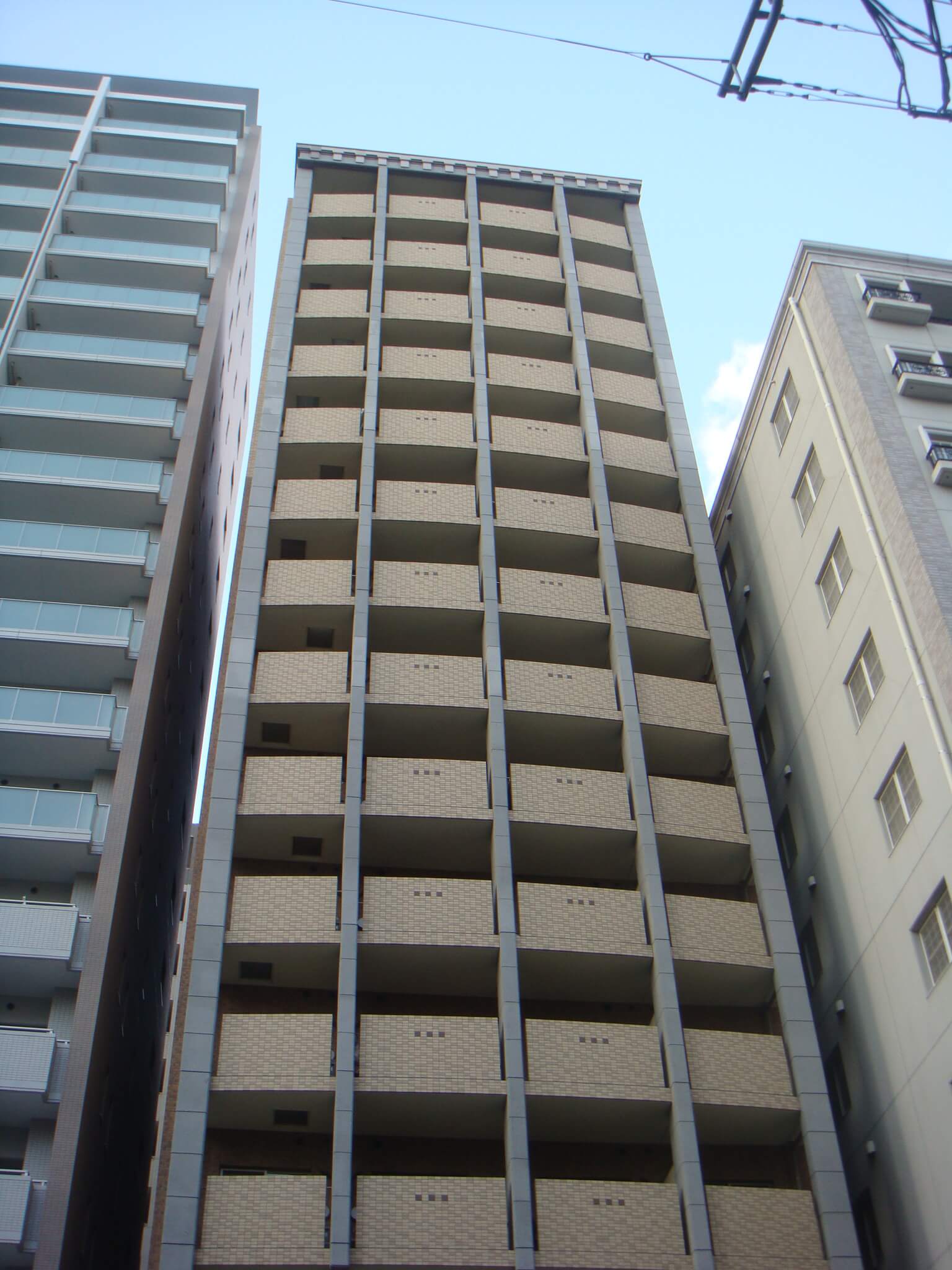 プレサンス泉シティアークの全景