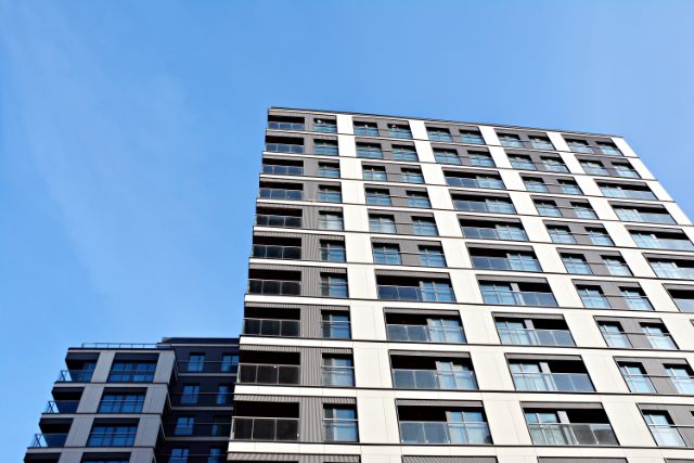 マンション投資の区分買いと一棟買い、あなたが選ぶべき選択は？利回りも比較