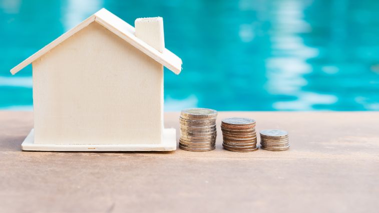 一考の余地あり。不動産投資と個人年金保険の比較