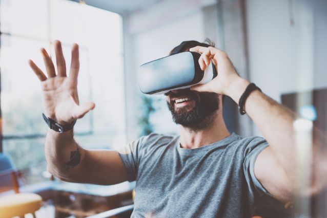 休日は非現実世界で現実逃避しては？VR施設でデイトリップ